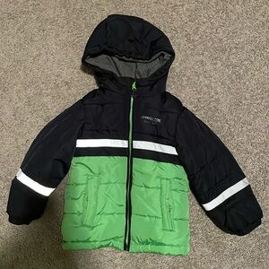 Boy’s London Fog puffer jacket; navy and green; size M/5-6
